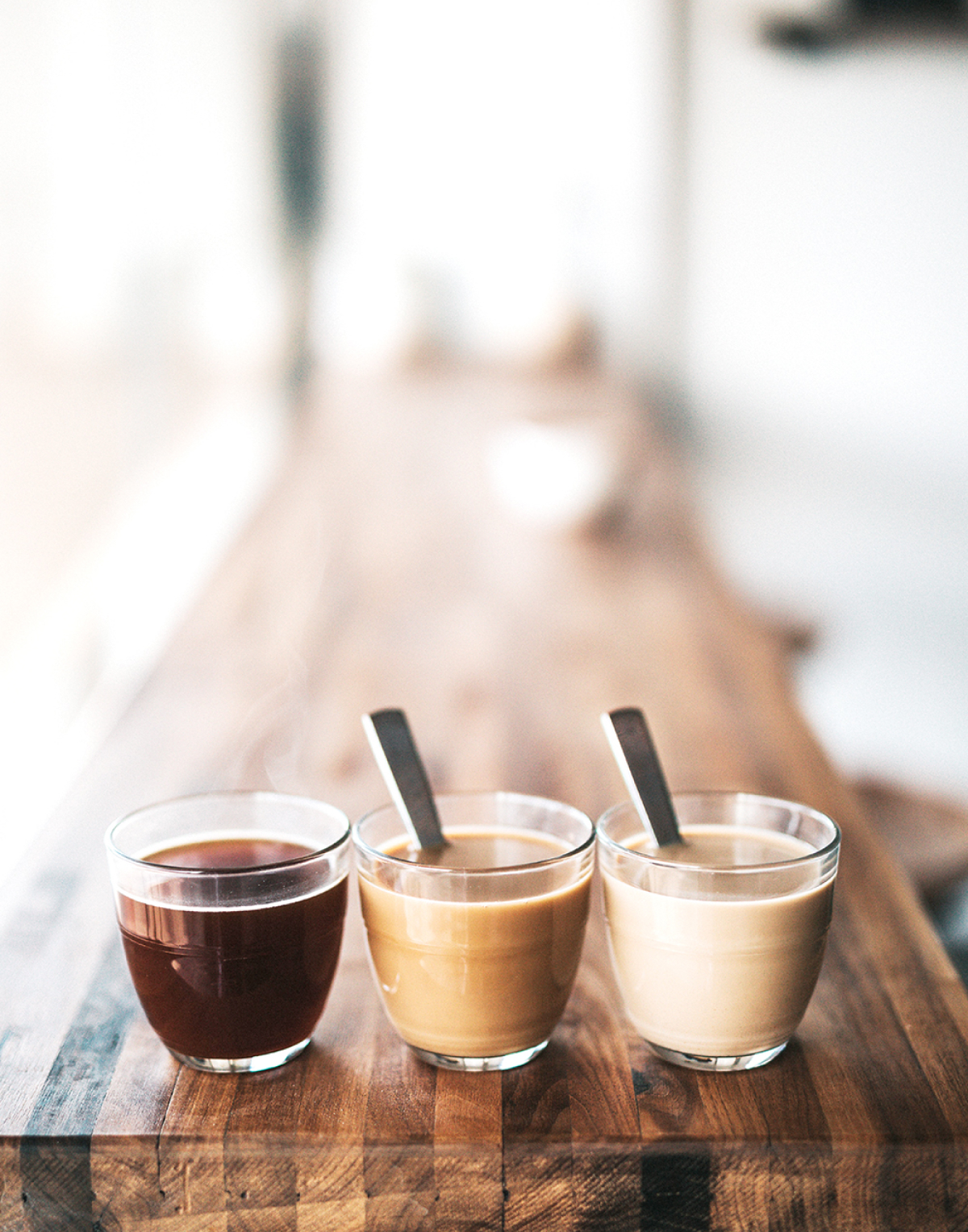 コーヒーが３つ並んでいる